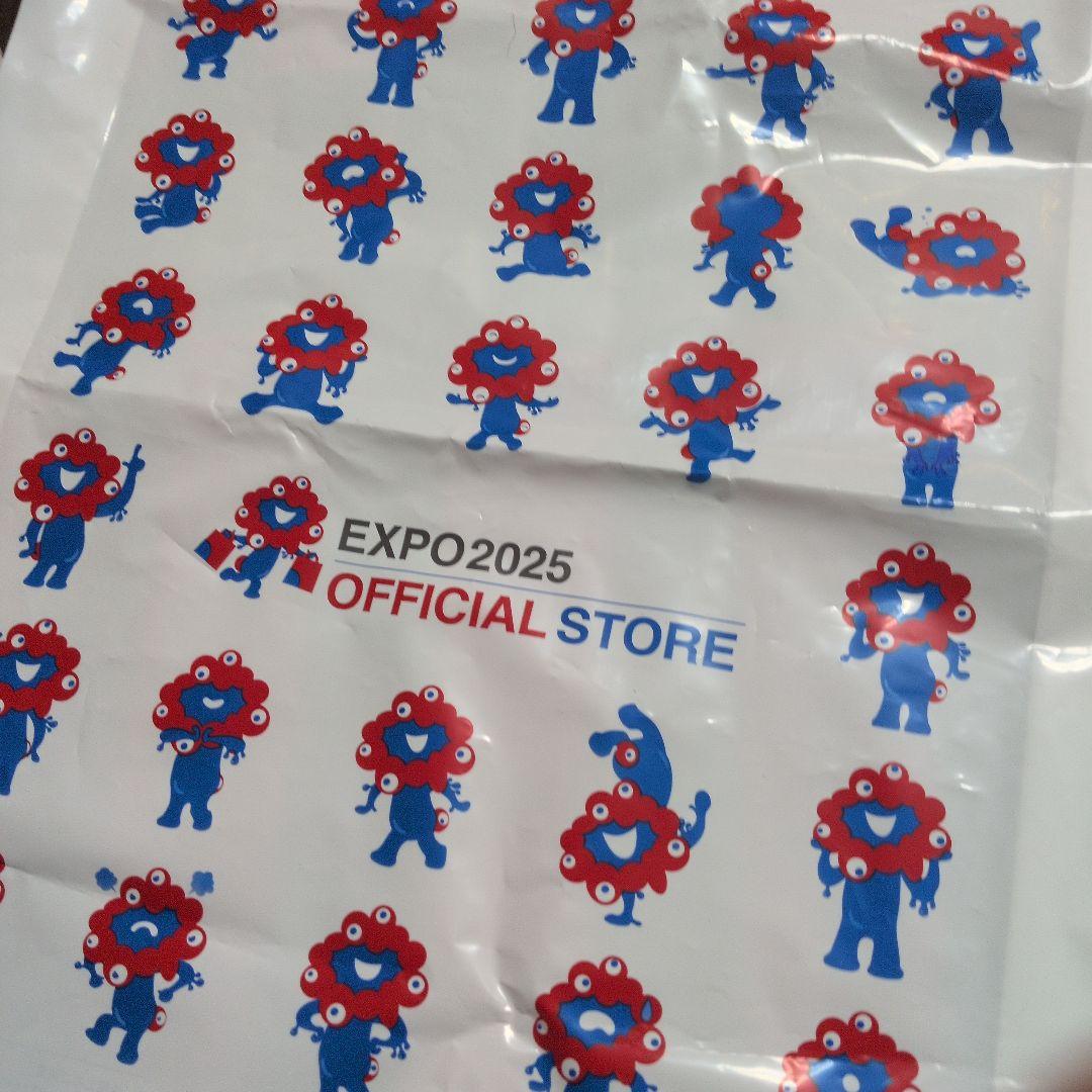 ラブブ&ミャクミャクコラボフィギュア万博ショップ袋付き。領収書