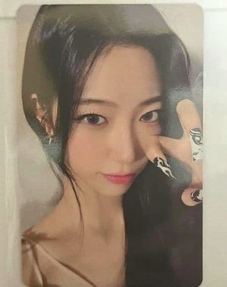 LE SSERAFIM HOT KAZUHA カズハ ラキドロ - メルカリ