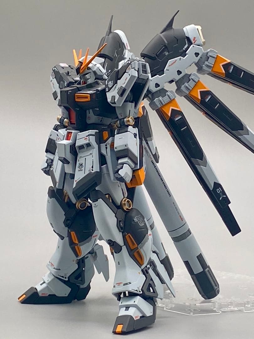 ガンプラRG Hi-νガンダム 塗装済み完成品 ハイニューガンダム 全塗装