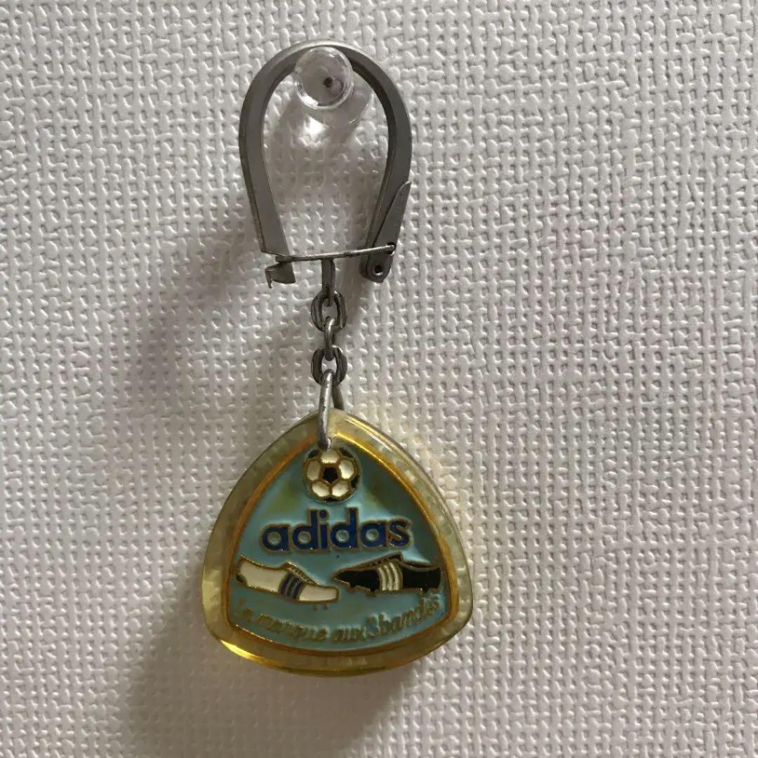 フランスヴィンテージ  キーホルダー　adidas
