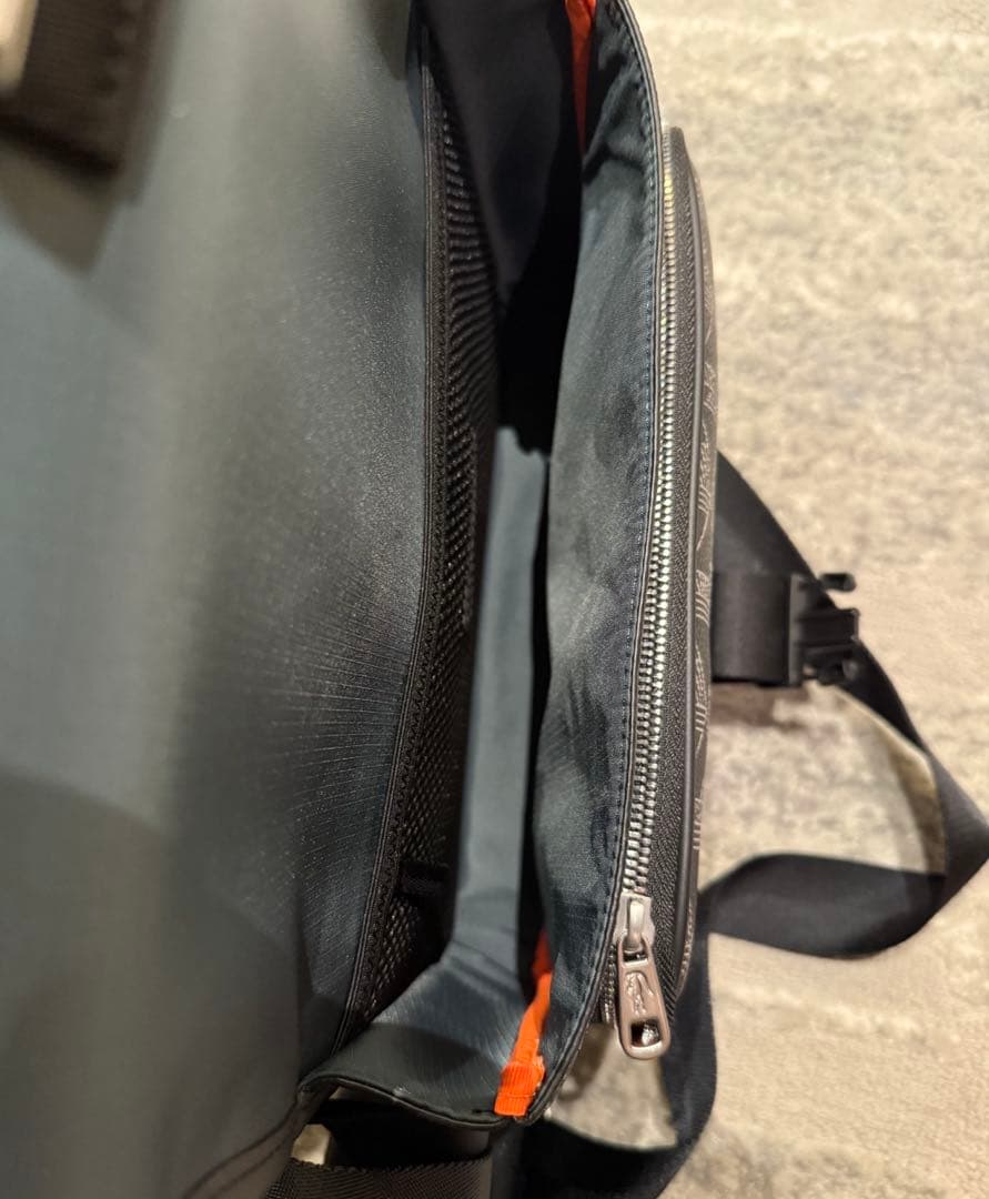 【超美品】新品　LACOSTE 幾何学模様 ショルダーバッグ《保存袋付き》