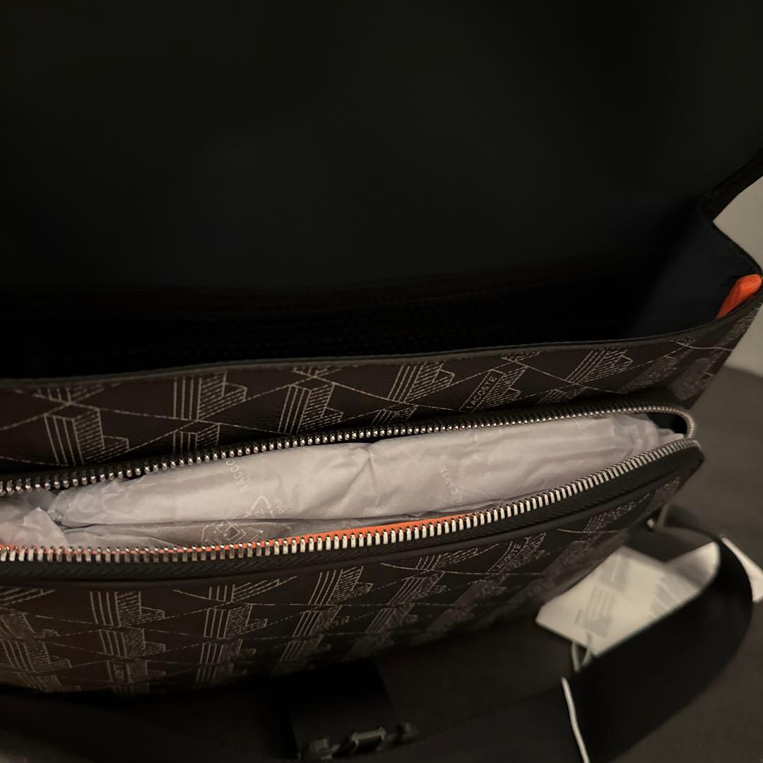 【超美品】新品　LACOSTE 幾何学模様 ショルダーバッグ《保存袋付き》