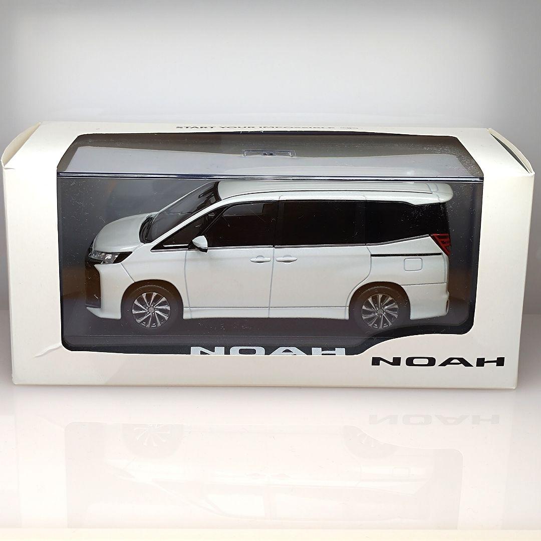 トヨタ ノア 新型 カラーサンプル ホワイトパールクリスタルシャイン 非売品 トヨタ 新型ノア カラーサンプル ミニカー 90系 ホワイトパール