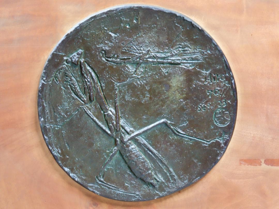 彫刻家 吉岡ひろ ブロンズ カマキリ レリーフ 壁掛け 飾り - メルカリ