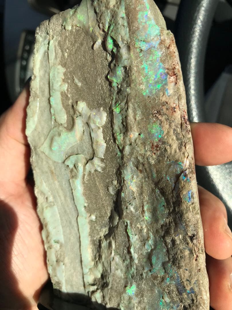 ボルダーオパール　原石　置物