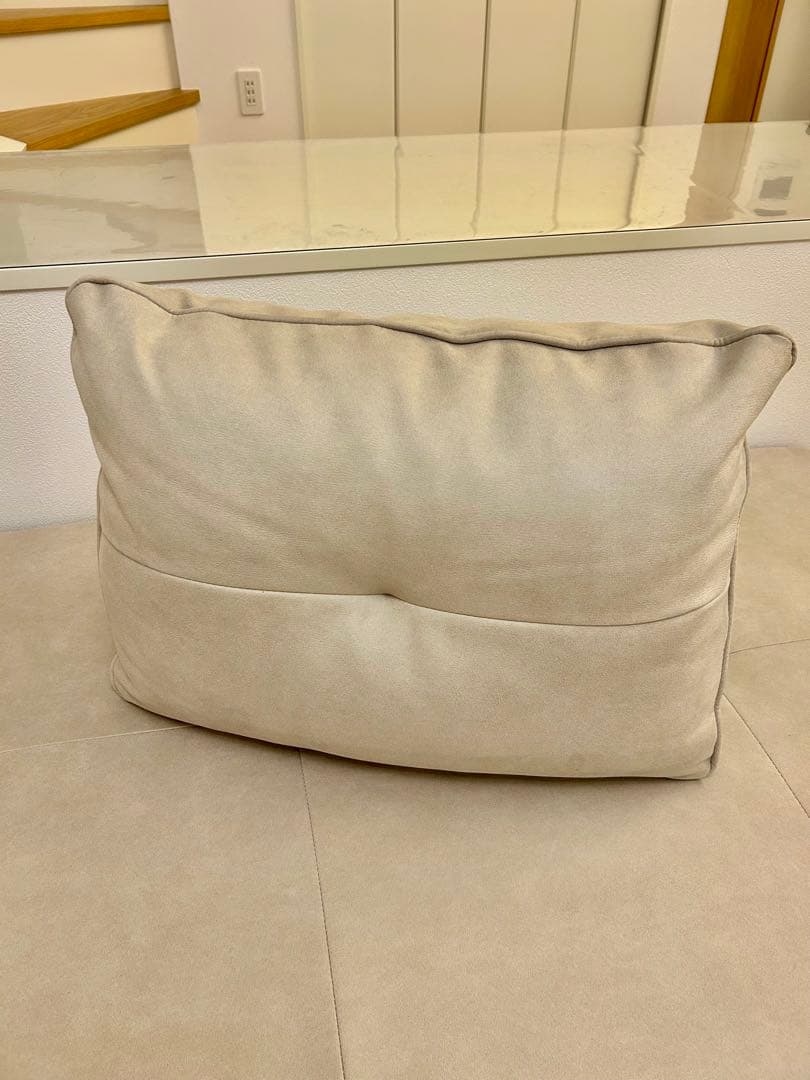 ほぼ新品 アルフレード 置き型クッション 背クッション ソファ プラチナグレー