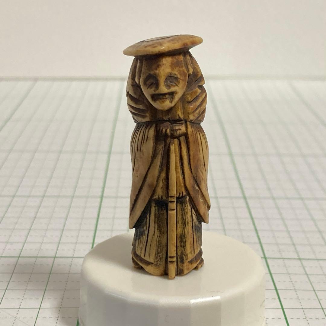 鹿骨製　老人彫刻　根付　提げ物　置物