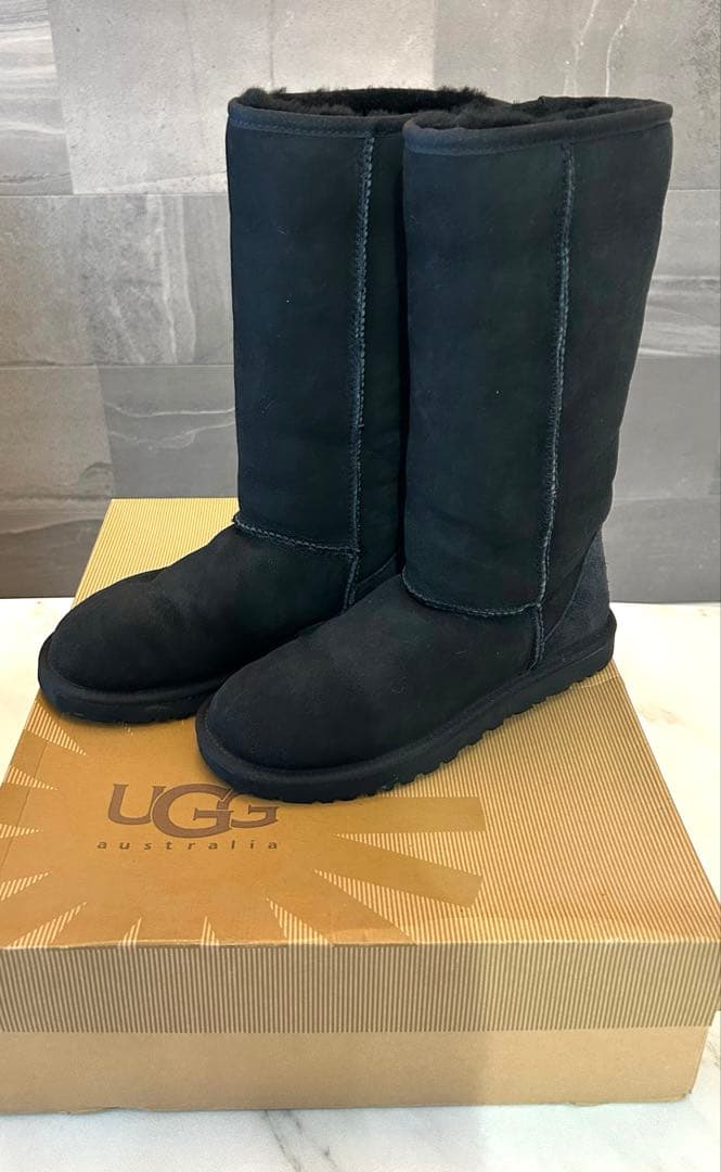 マキ⭐︎　UGG ブラック クラシックトールムートンブーツ　サイズ6