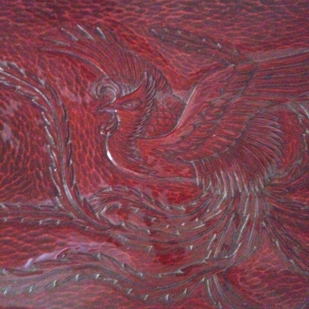 鳳凰彫刻 赤い漆器の盆　鎌倉彫