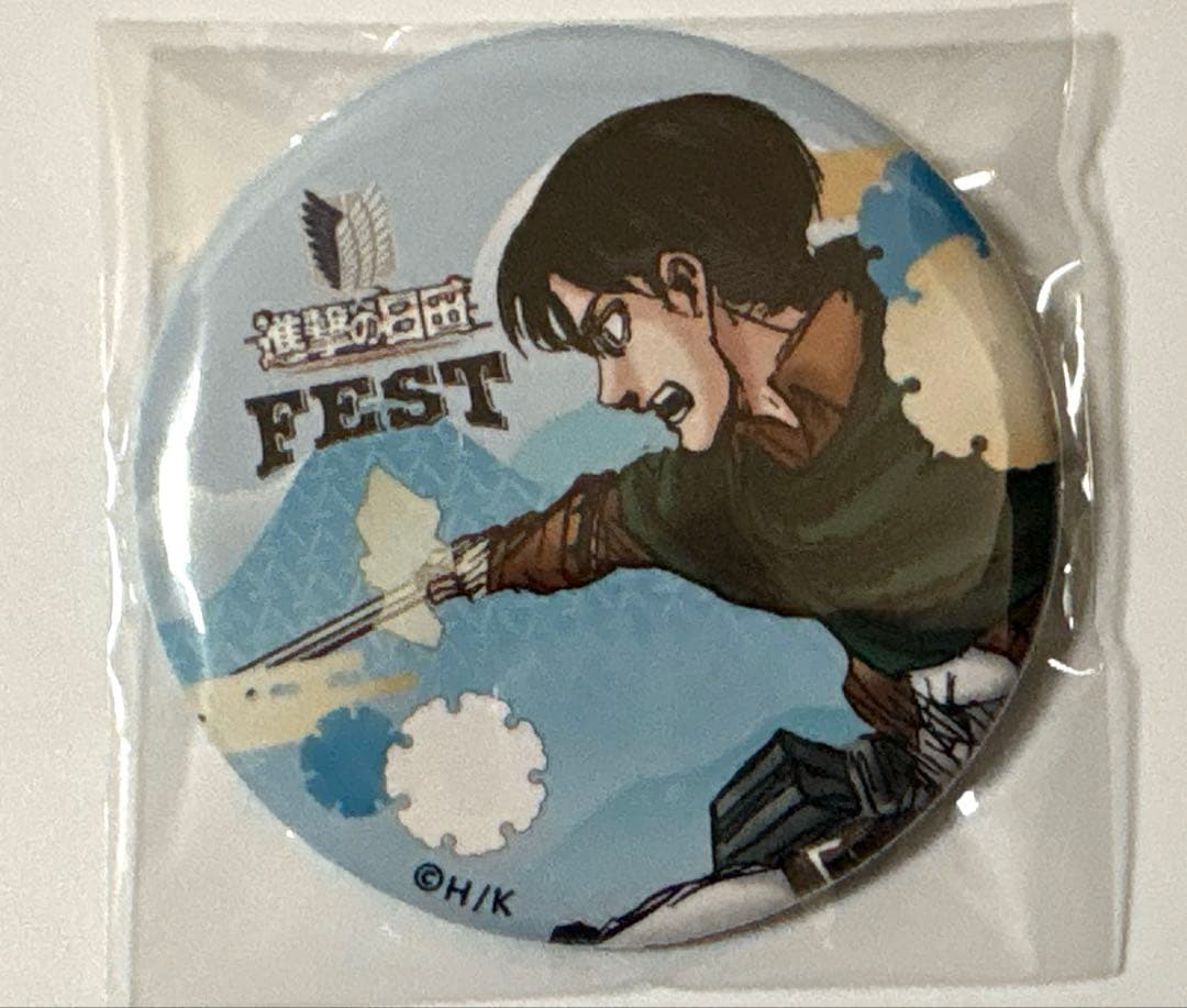 進撃の巨人 進撃の日田 フェスタ FEST 缶バッジ 空色 リヴァイ - メルカリ