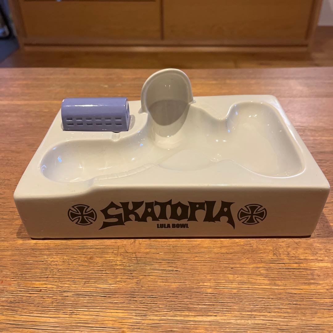 Independent × Skatopia 灰皿