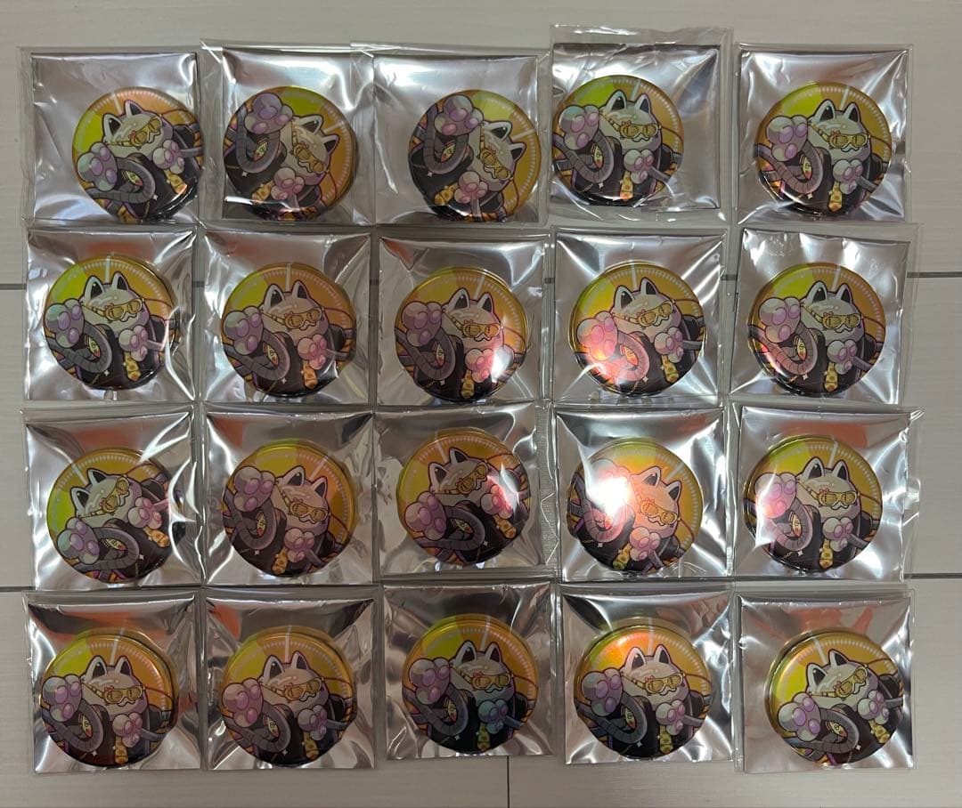 成人男性三人組 せいだん ニャンヤオチュー 缶バッジ - メルカリ