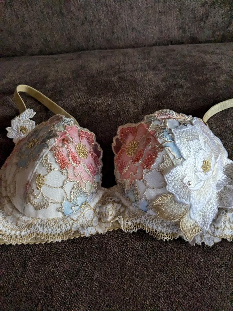 ワコール、サルート03グループ婚礼衣装ブラジャーB70サイズ。