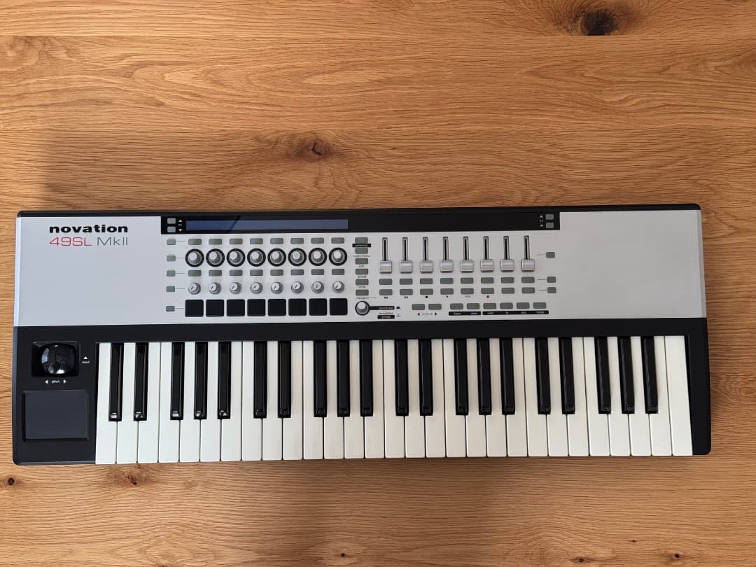 Novation 49SL MkII MIDIキーボード