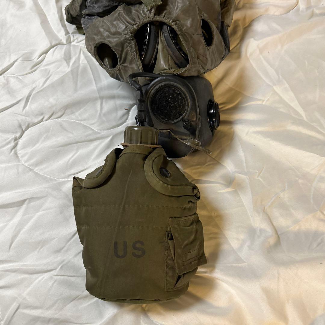 ガスマスクと水筒（M17A1ガスマスク、バッグ）＆水筒（1QTキャン