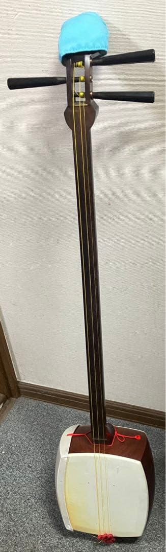 三味線です。表、裏革に破れ無く弾けます。即購入OKです。