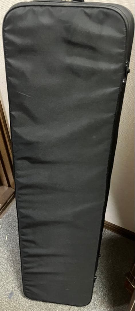 三味線です。表、裏革に破れ無く弾けます。即購入OKです。