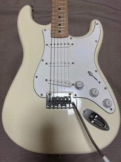 SQUIER AFFINITY ストラトキャスターモデル　ホワイト系 美品 Squier by Fender FSR Affinity stratocaster White Pearl Arctic