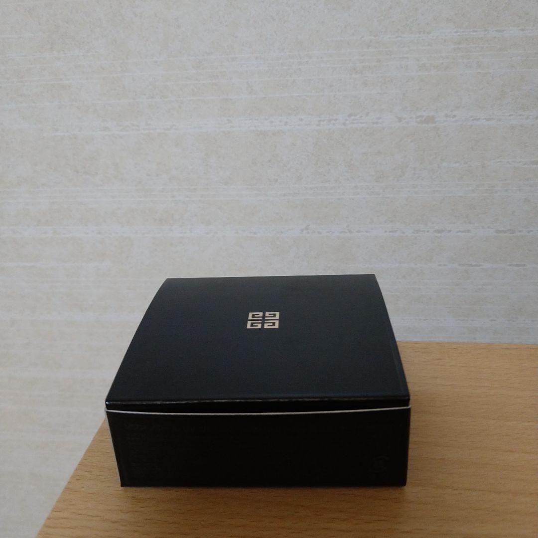Givenchy ソワンノワールUVコンパクト12ｇ