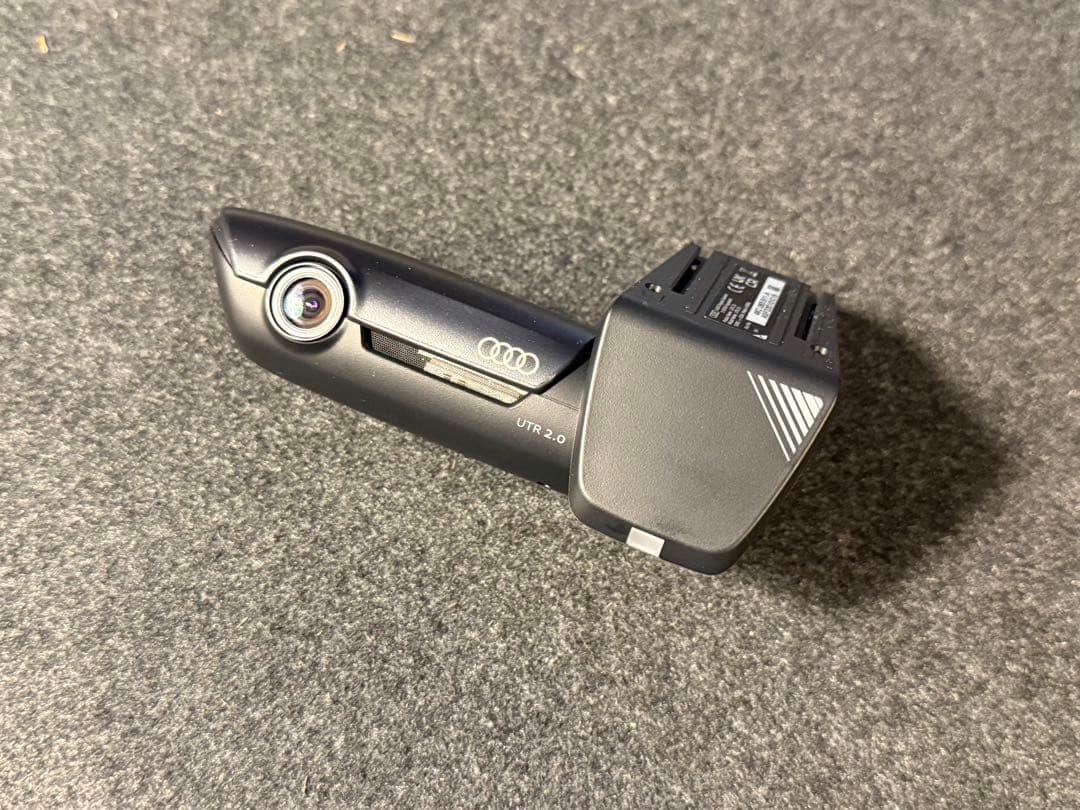 アウディ 純正 ドライブレコーダー UTR 2.0 前後 - メルカリ
