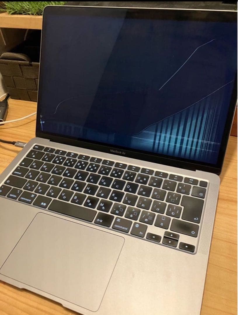 液晶割れ　Apple MacBook Air 13 スペースグレー A2337