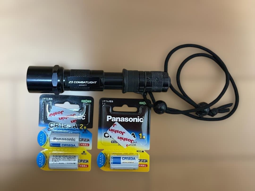 SUREFIRE Z3 COMBATLIGHT （CR123A電池×3本付）