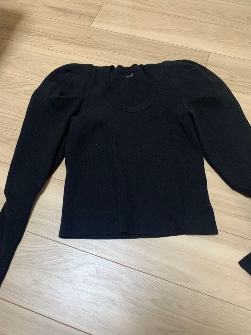 Bibiy ブラック パフスリーブ ニット - メルカリ