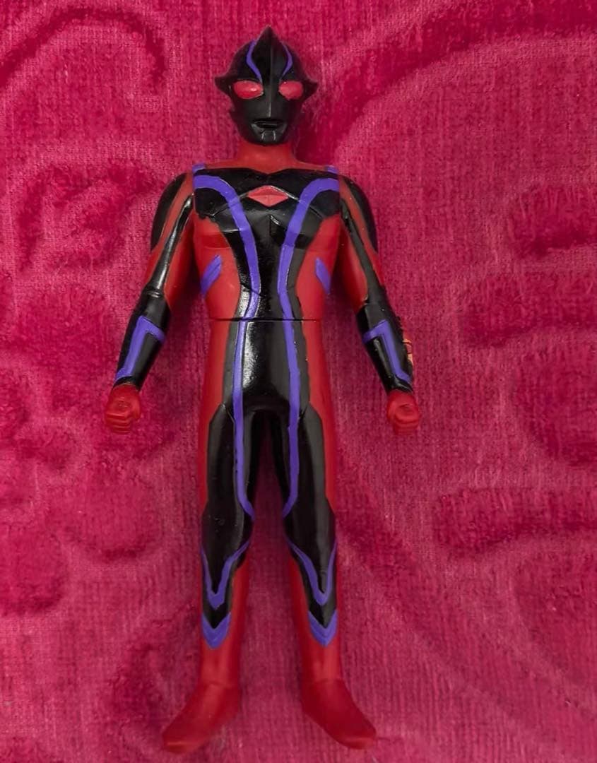 ウルトラマンメビウス　 塗装　ダークネス　ソフビ　フィギュア カオス