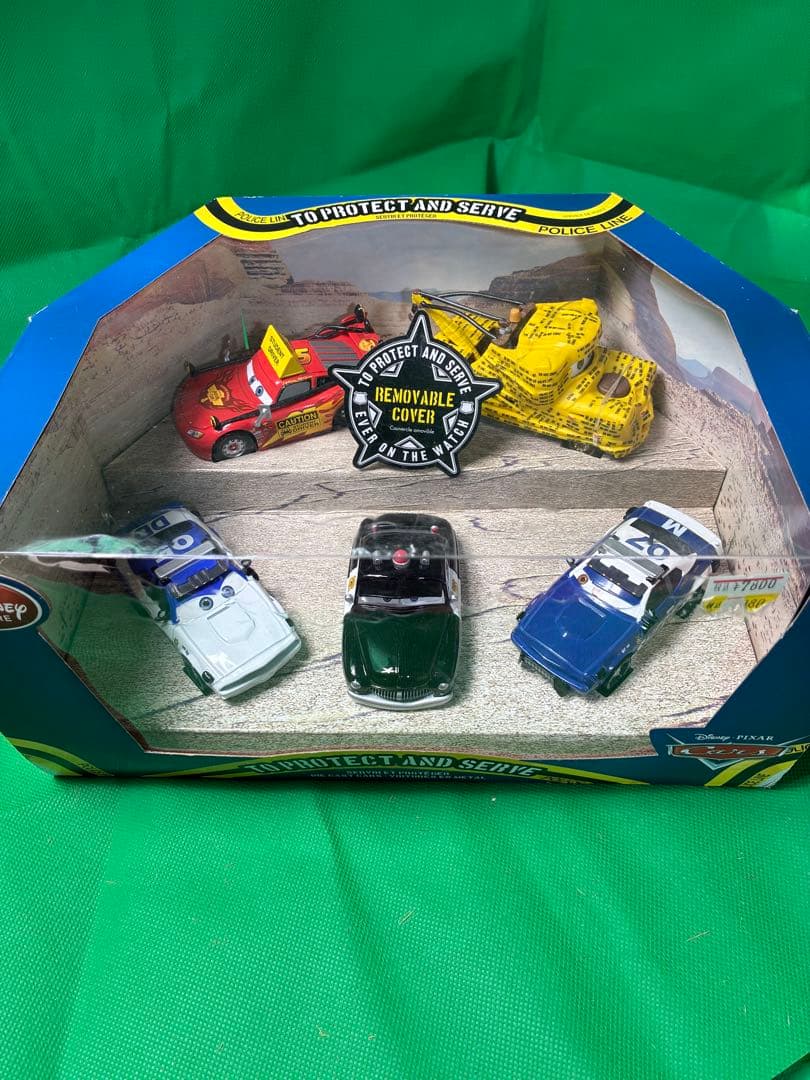 ディズニーピクサー　カーズTO PROTECT AND SERVE
