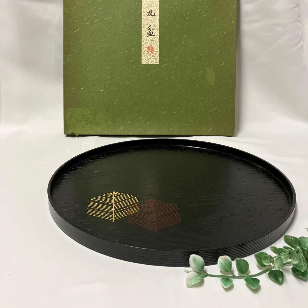 新品 象彦 丸盆 木製漆器 亀甲松 トレイ - メルカリ