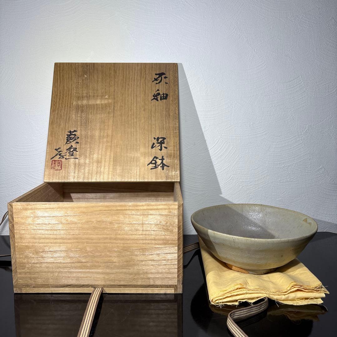 人間国宝　加藤孝造　灰釉深鉢　経約21センチ 追悼・遺贈記念特別展 人間国宝加藤孝造 平柴谷陶房 | 可児郷土歴史館