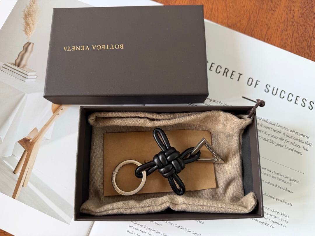 BOTTEGA VENETA レザー ノット キーリング　ユニセックス