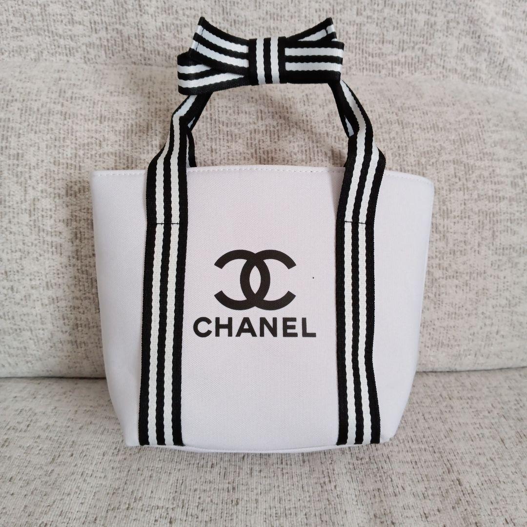 CHANEL ロゴトートバッグ ホワイト.ノベルティ - メルカリ