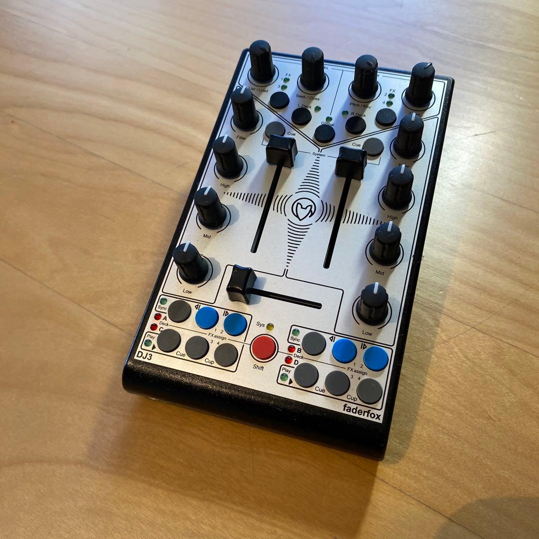 Faderfox DJ3 コントローラー ( MIDI ) Faderfox DJ3 コントローラー ( MIDI ) Faderfox DJ3 コントローラー