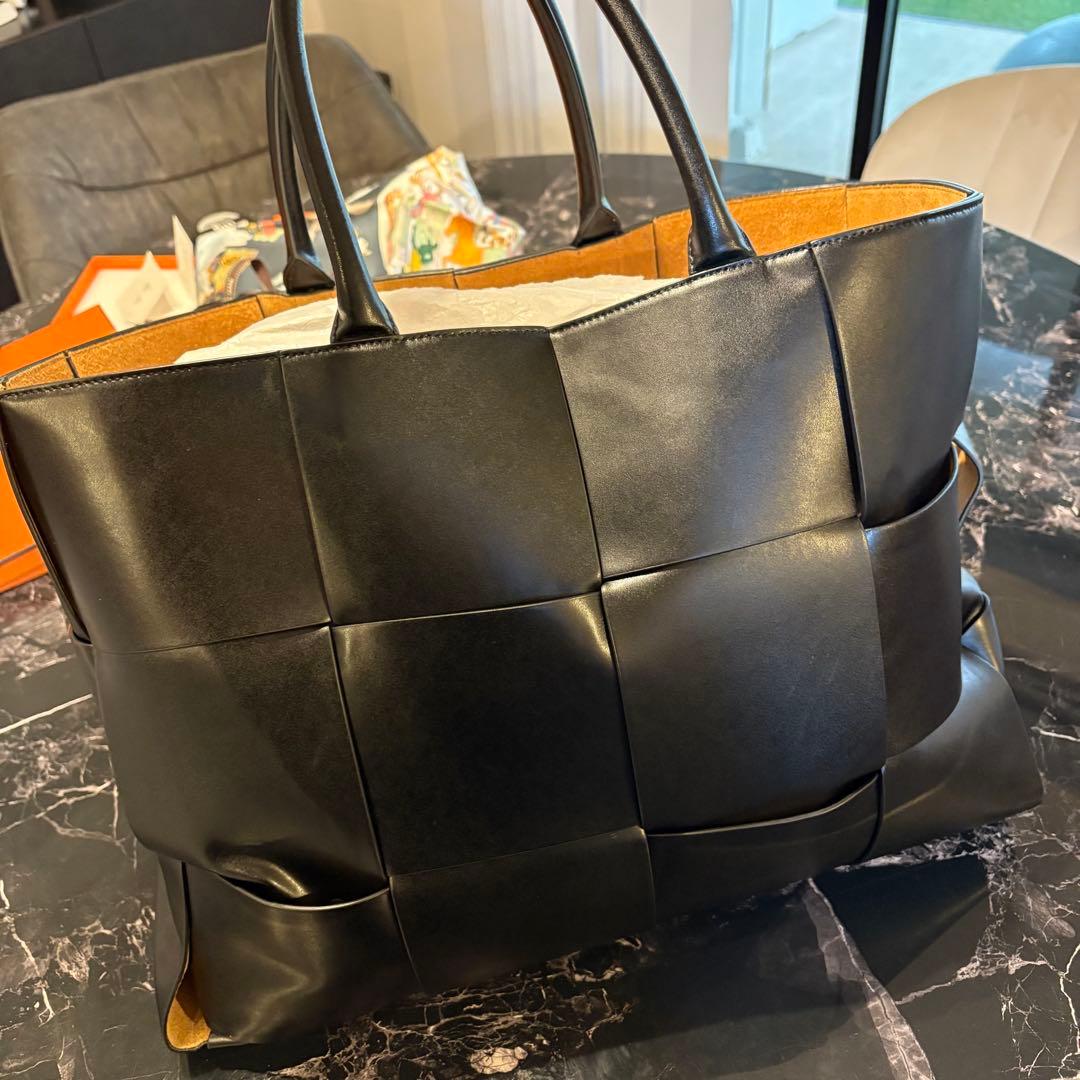 新品　Bottega Veneta ブラックトートバッグ BOTTEGA VENETA(ボッテガヴェネタ) 【カバGM】イントレチャートトート