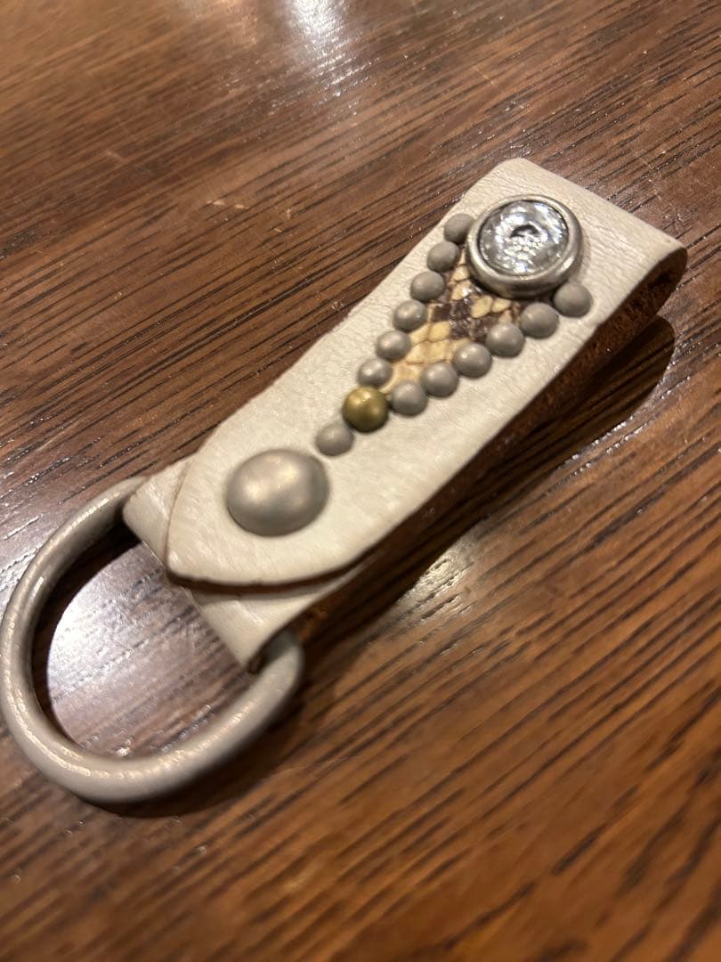 貴重 ウルフズヘッド キーホルダー ビンテージ ② WOLF'S HEAD（ウルフズヘッド） WTAPS Blackflag スタッズ レザー