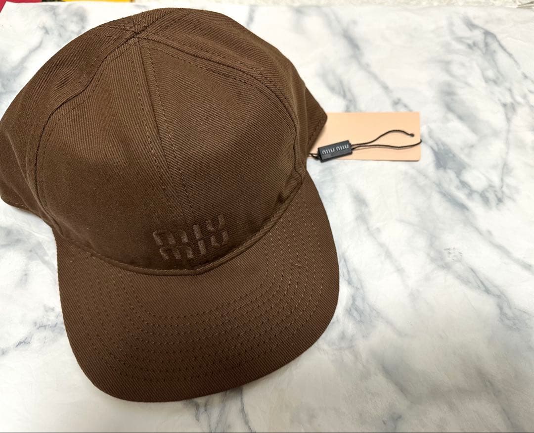 miu miu ブラウンキャップ