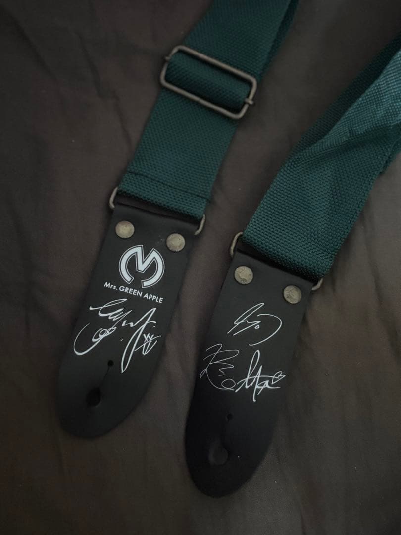 ミセスサインプリント入り ギターストラップ - メルカリ