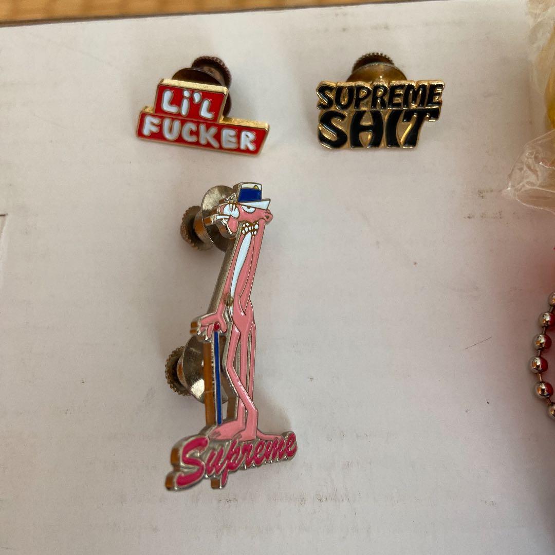 supreme 小物セット ピンバッジ ピンズ パフィーキーチェーン - メルカリ