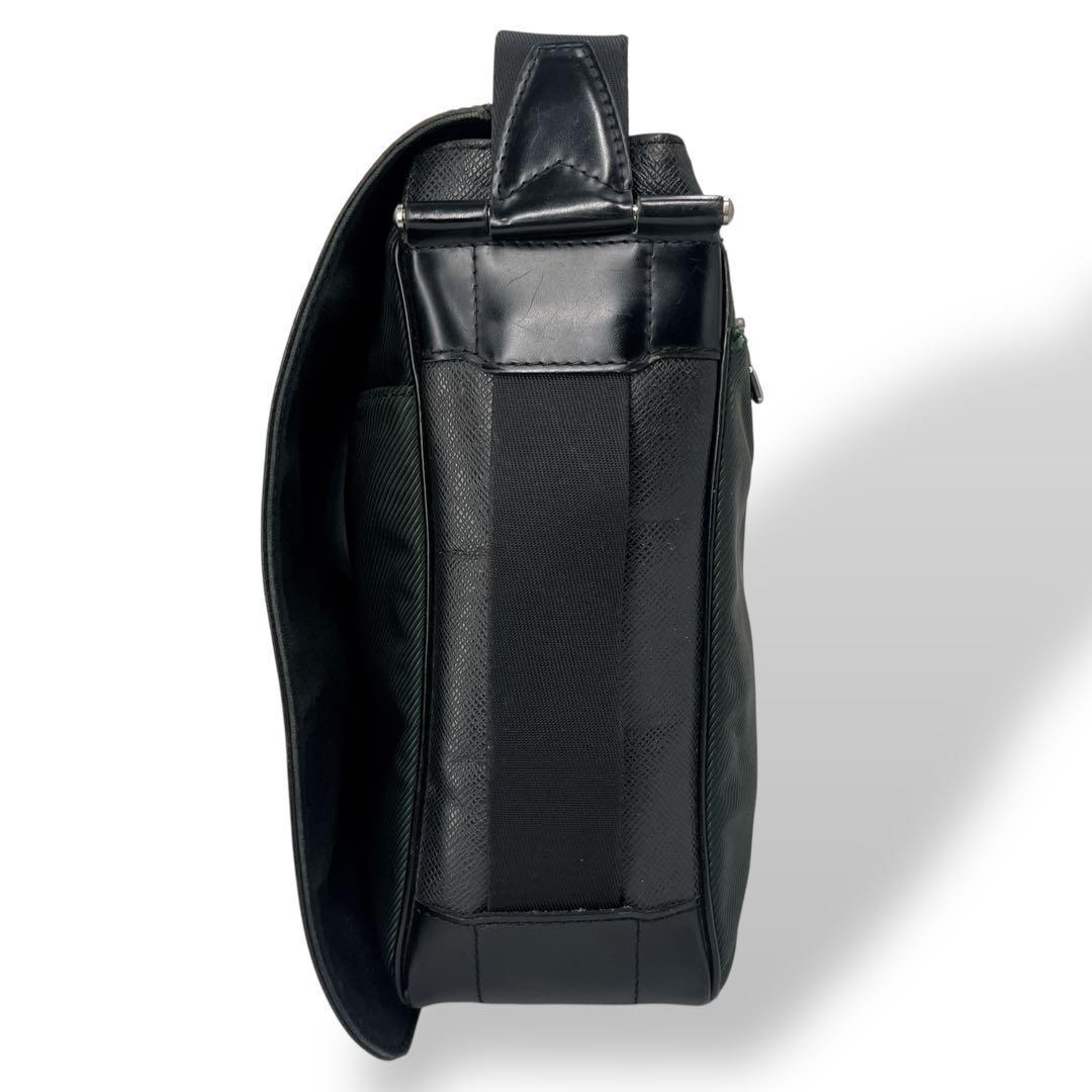 ルイヴィトン ヴィクトール ショルダーバッグ タイガ レザー 黒 M30142