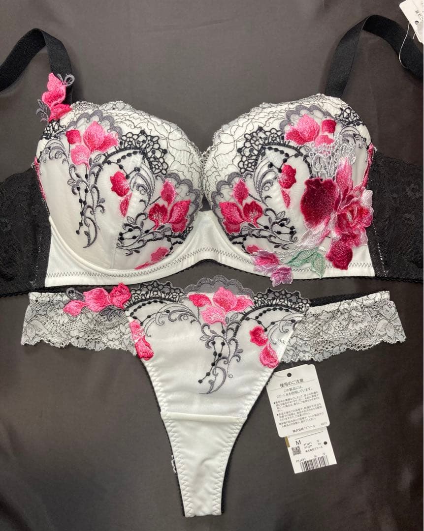 新品 ワコール サルート 店舗限定ブラ 91G F70 ソングM IV