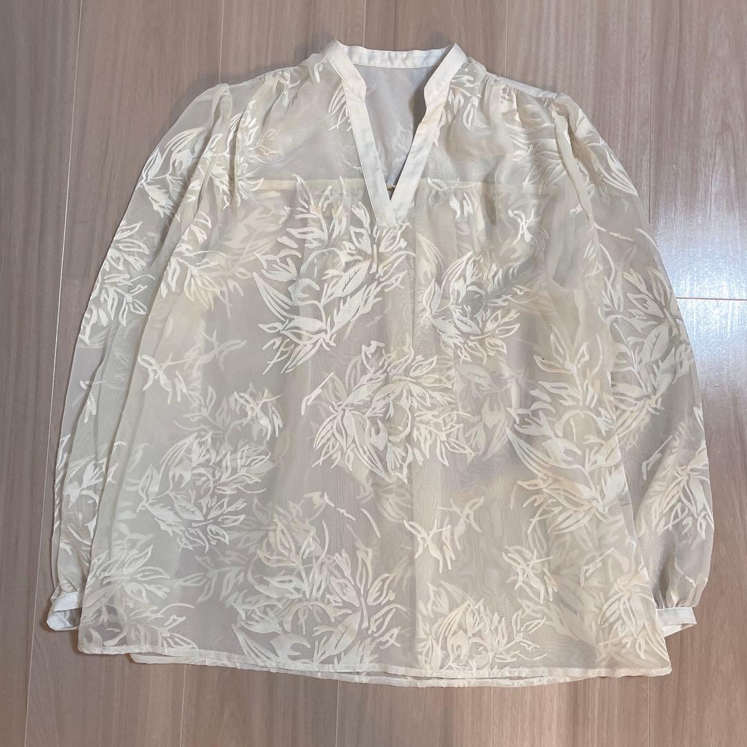 美品】anuans スキッパーネックオパールブラウス （ECRU） - メルカリ