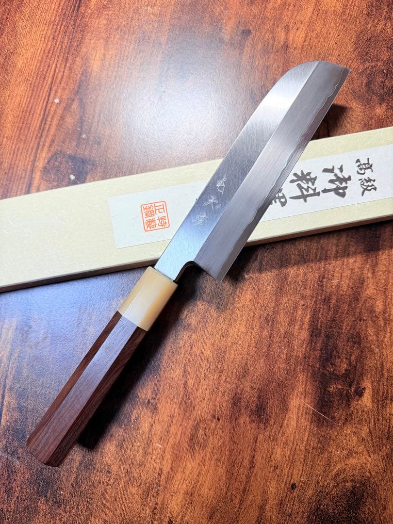 【堺打刃物】　薄刃 鎌形　包丁　銀三鋼　6寸　紫檀水牛八角柄