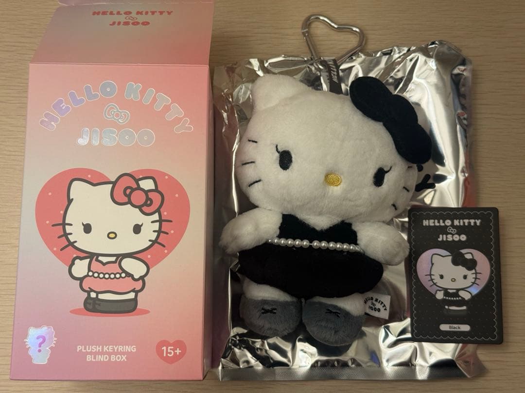 BLACKPINK JISOO ジス ハローキティ コラボ ブラック - メルカリ