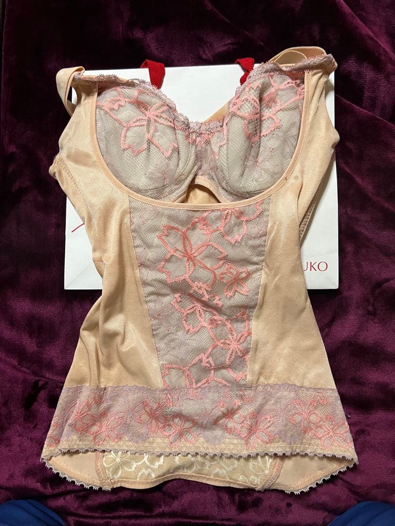 chiariさん専用アヴァンセさくらボディシェーパーブラジャー2点セット