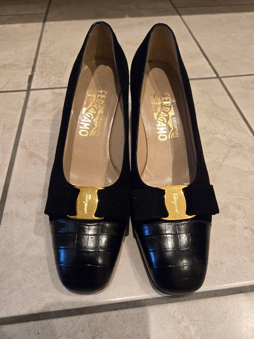 J*y様 Ferragamo ブラック パンプス リボン付き 24㎝