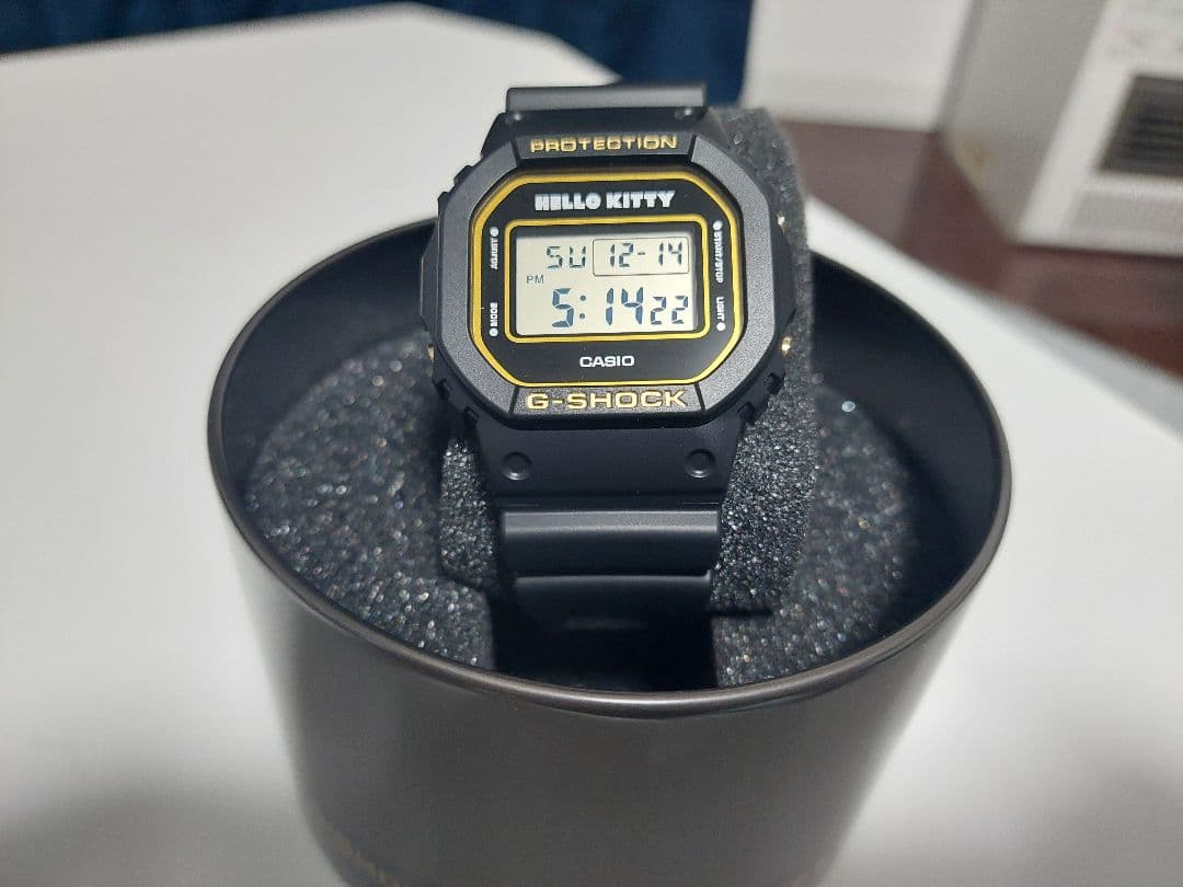 未使用品　ハローキティ50周年記念G-SHOCK コラボ限定モデル