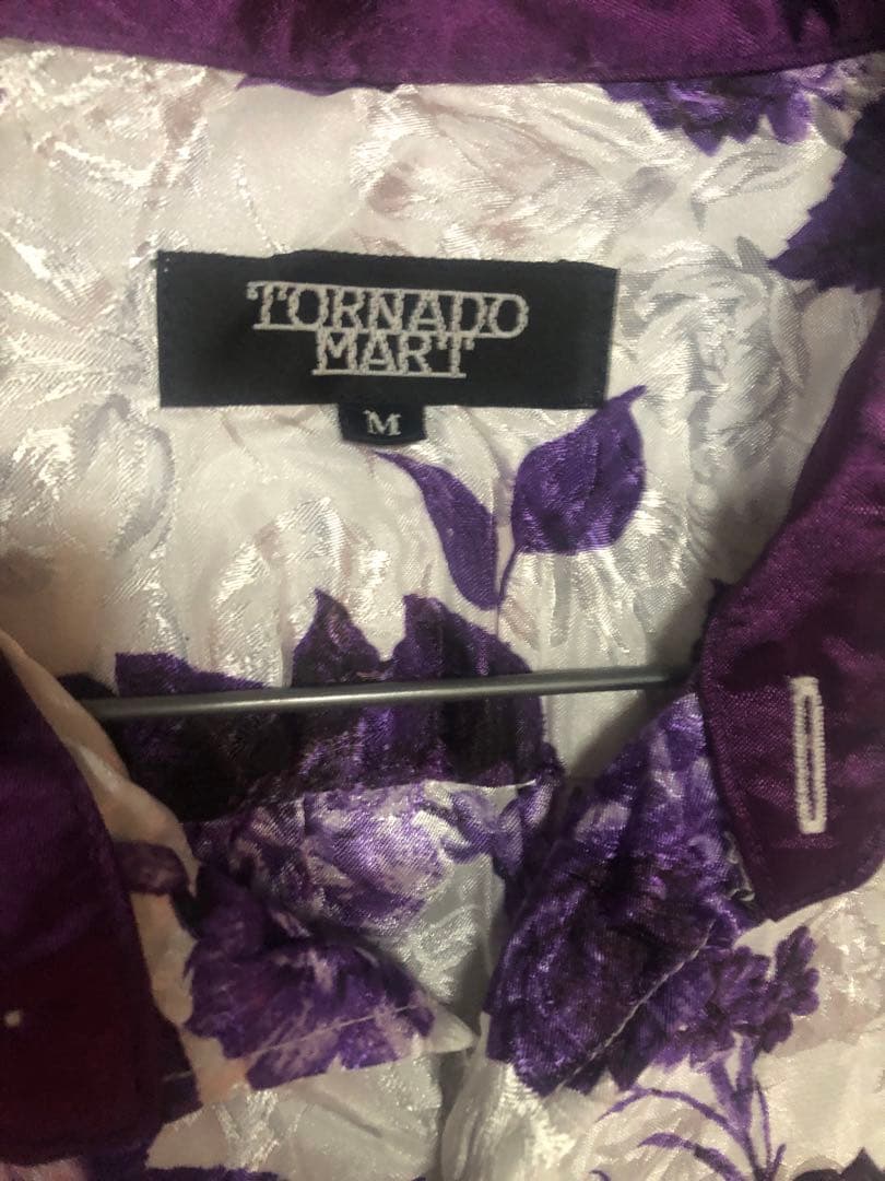 大友康平　トルネードマート 花柄シャツ