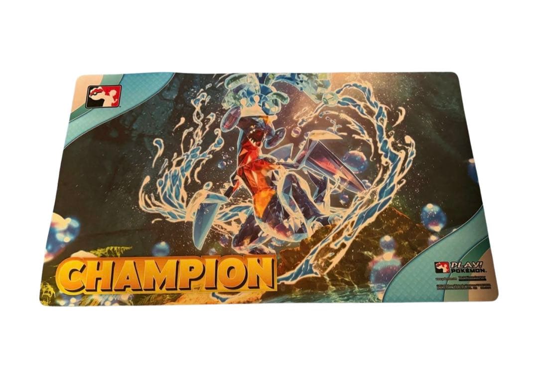 海外ポケモンカードゲーム ガブリアス プレイマット Amazon | 海外ポケモンセンター:ポケモンセンター×OMOCAT:ガブリアス