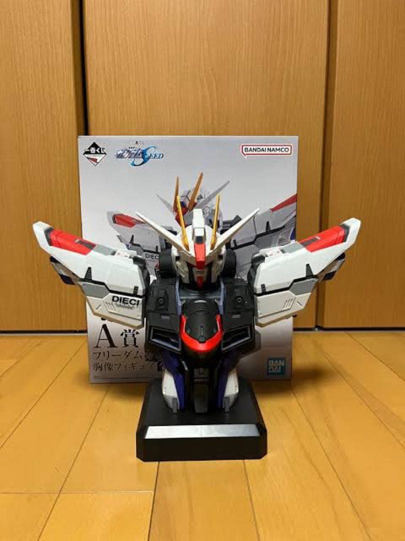 一番くじA賞 フリーダムガンダム胸像フィギュア - メルカリ